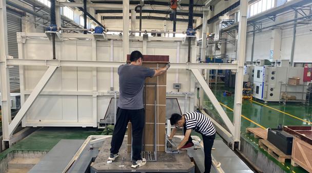 厦门市产品质量监督检验院不畏高温始终站在质量检测第一线